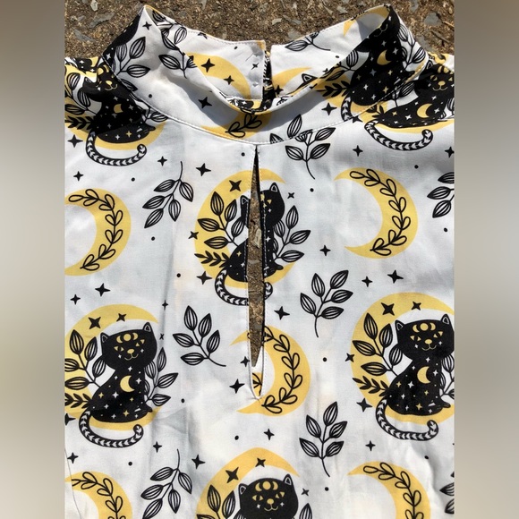 NWT ModCloth Collared Tank Top, Cat & Moon Pattern, Size Medium - Picture 2 of 8